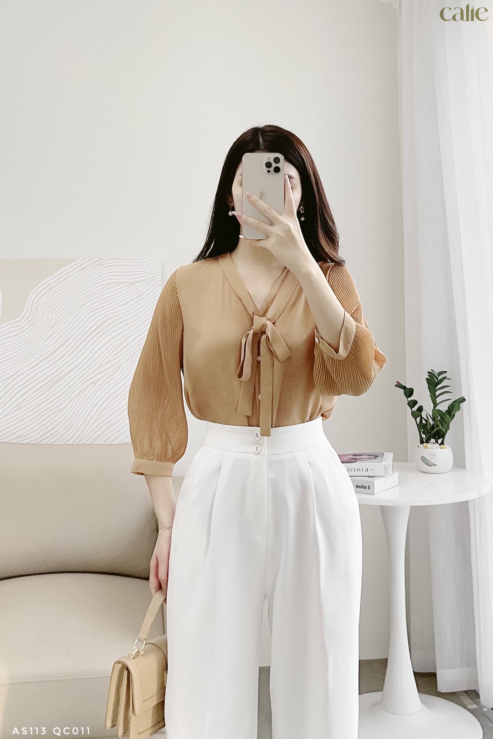ÁO sơ mi cổ nơ phối rập ly thanh lịch