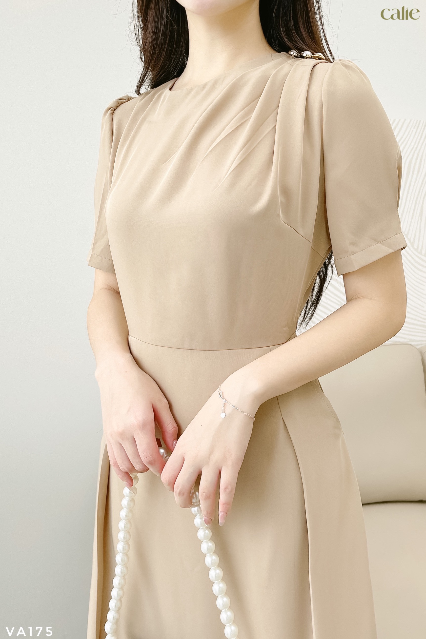 Váy dáng A xếp ly vai phối cúc trai thanh lịch