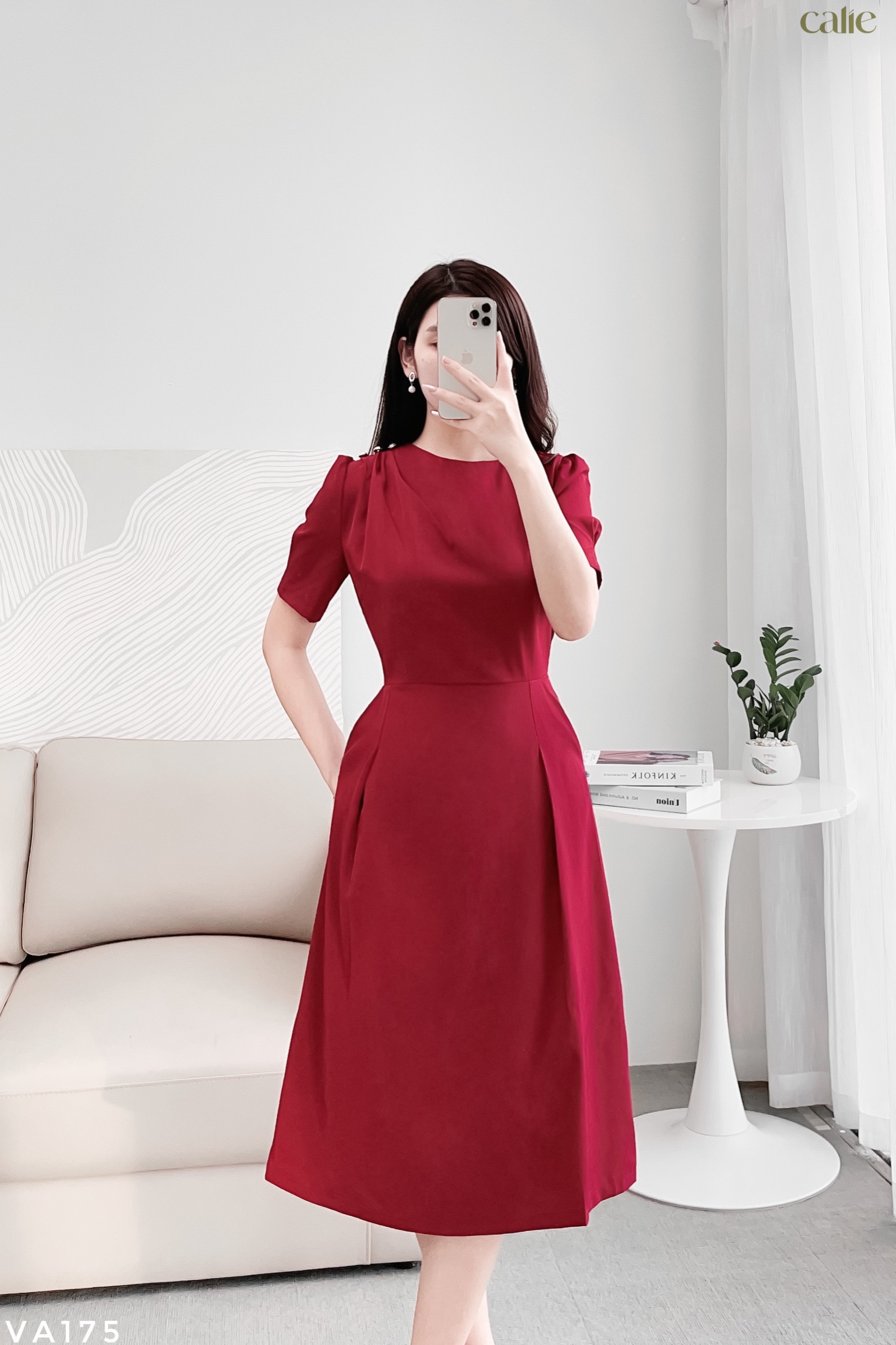 Váy dáng A xếp ly vai phối cúc trai thanh lịch