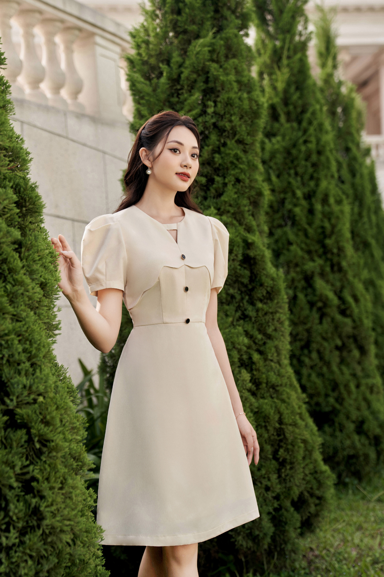 Váy dáng A cổ cách điệu tay bồng nữ tính