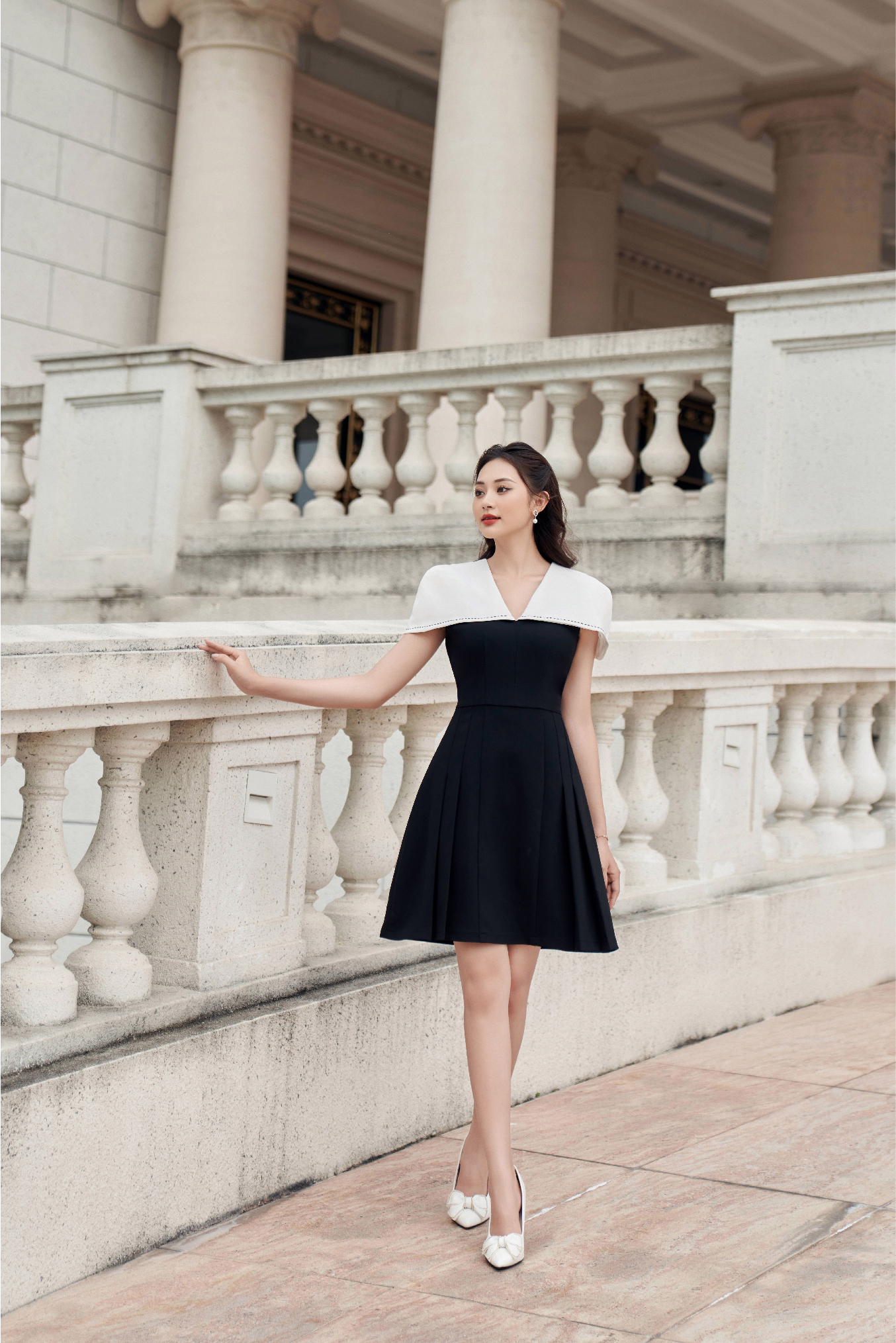 Váy dángA phối cổ tay chờm chiết ly thanh lịch