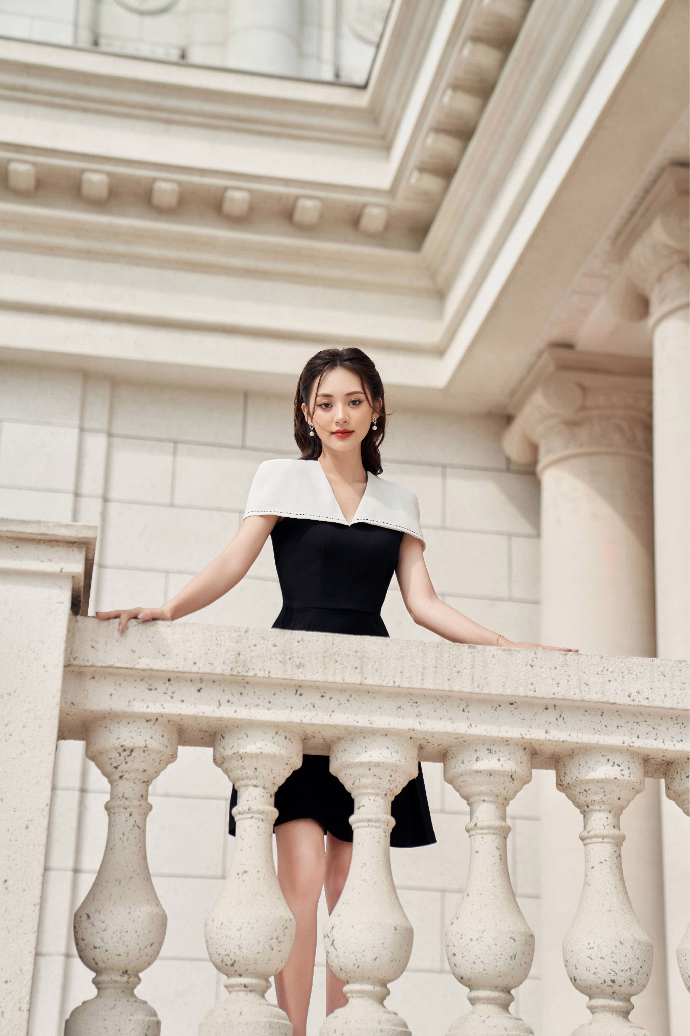 Váy dángA phối cổ tay chờm chiết ly thanh lịch