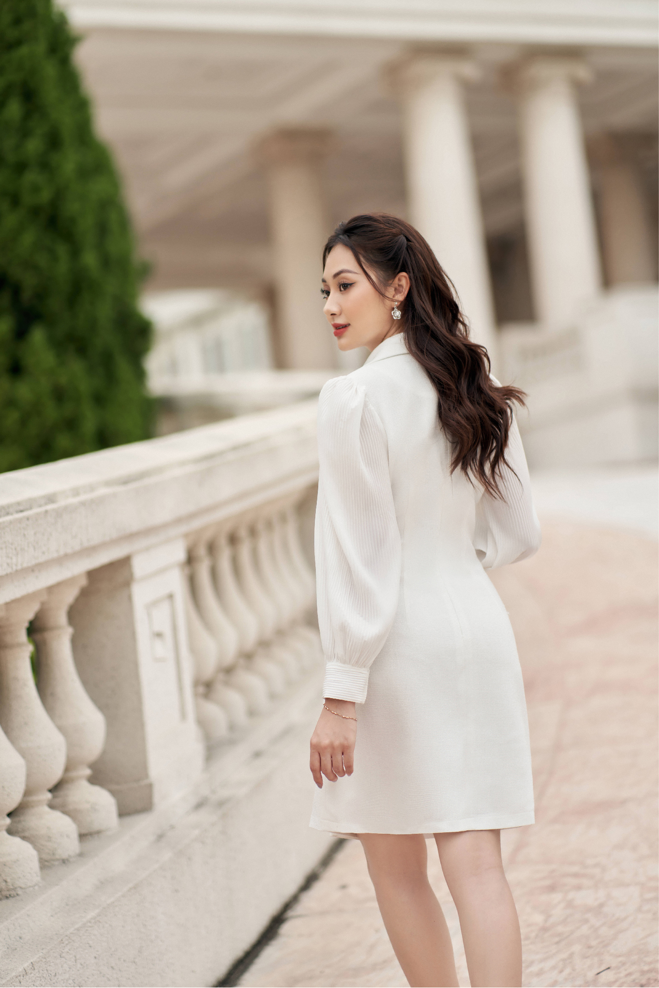Váy dáng A cổ vest tay xếp ly thanh lịch