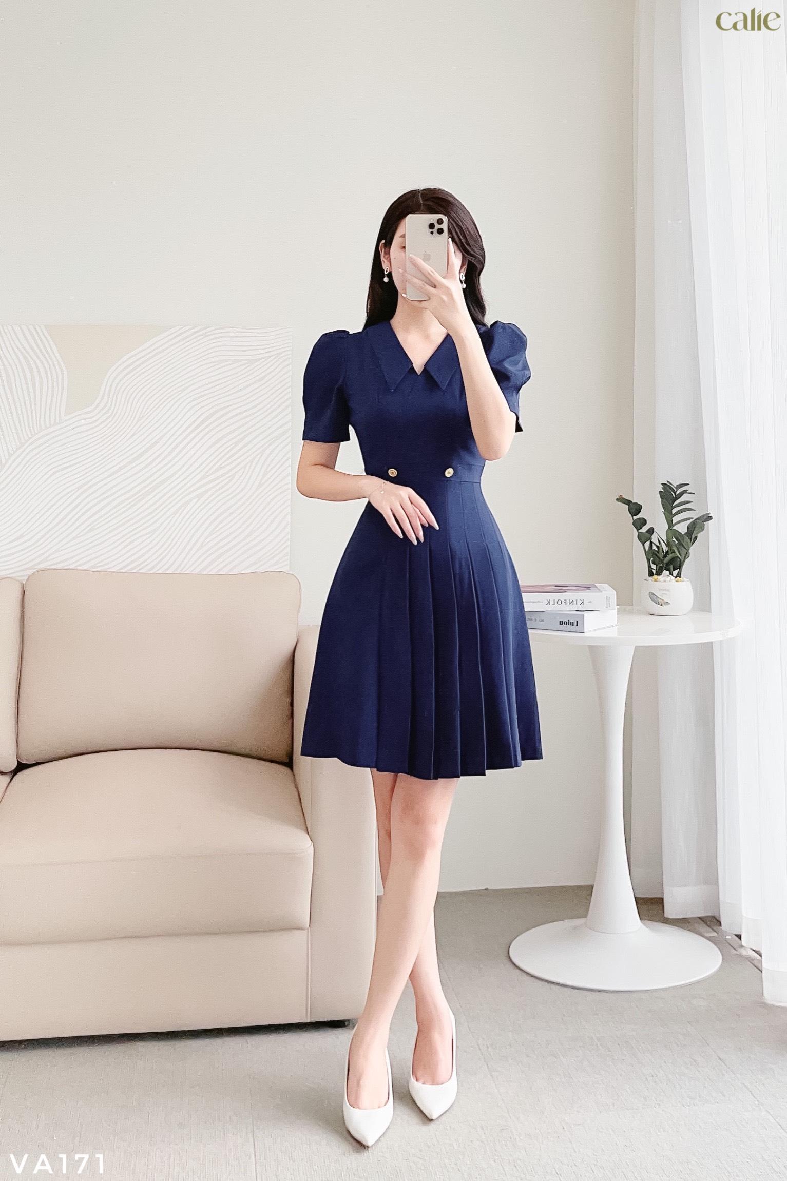 Váy dáng A xếp ly phối cúc đồng thanh lịch