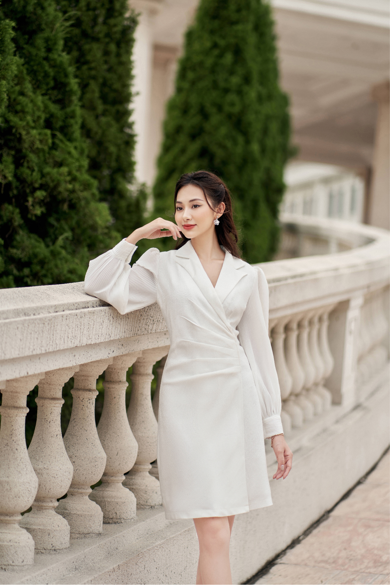 Váy dáng A cổ vest tay xếp ly thanh lịch
