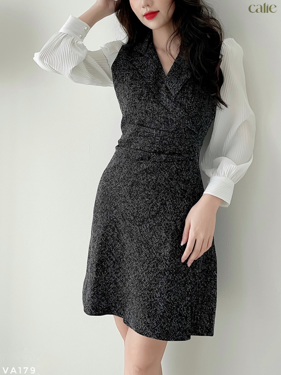 Váy dáng A cổ vest tay xếp ly thanh lịch