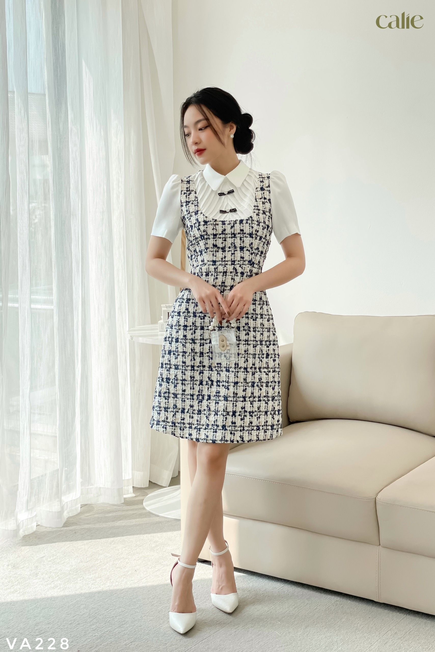 Váy dạ tweed cổ sen bâu ly ngực sang chảnh