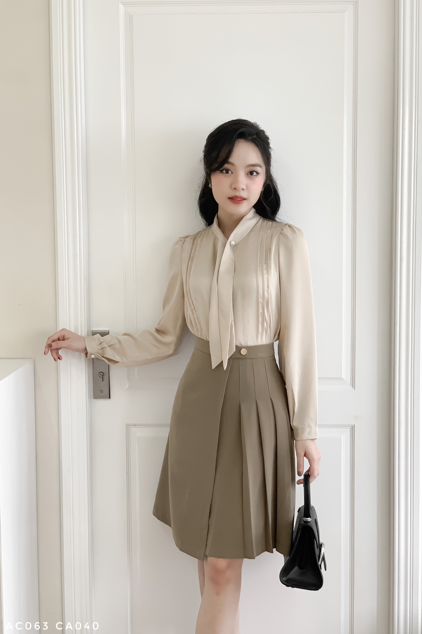 Chân váy A dáng dài phối xếp ly nữ tính