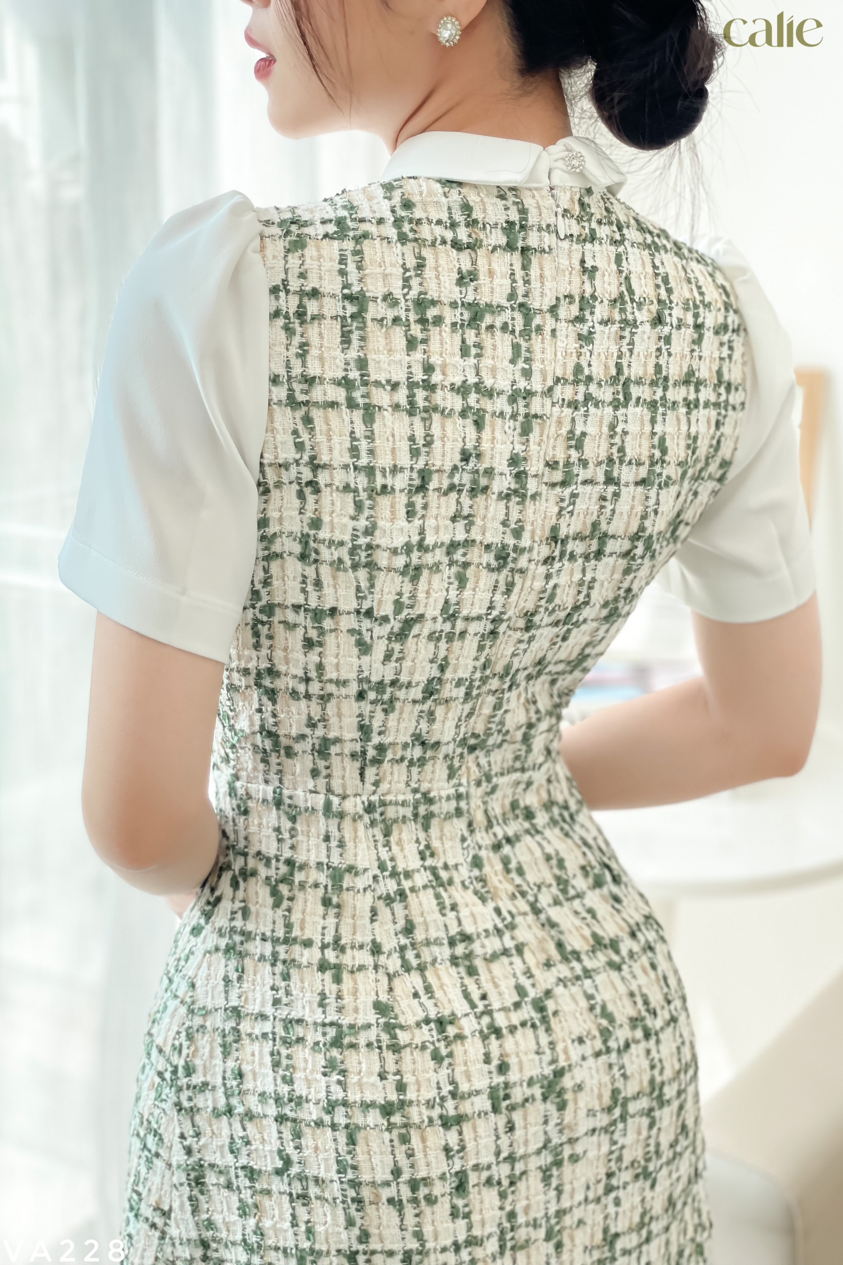 Váy dạ tweed cổ sen bâu ly ngực sang chảnh