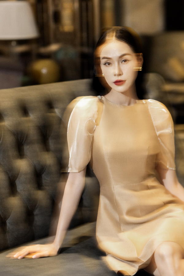 Váy dáng A tay bồng phối tơ đính cúc đá tiểu thư