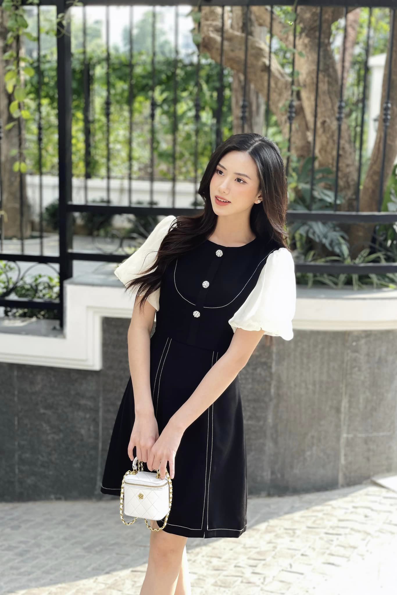 Váy dáng A tay bồng đáp ngực đột chỉ thanh lịch