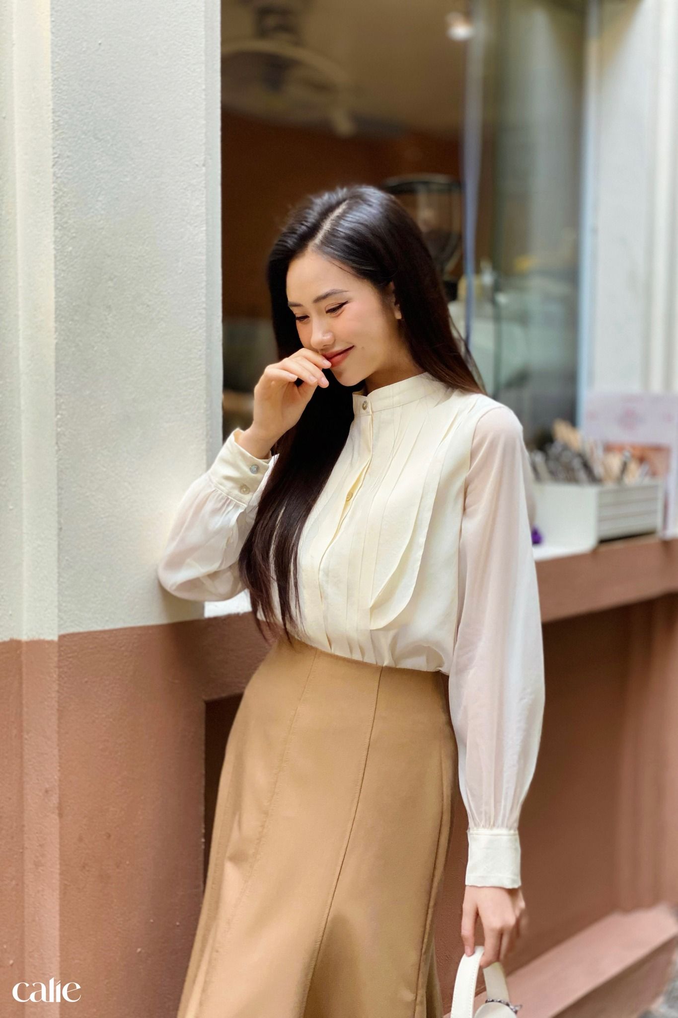 Áo tơ cách điệu xếp ly thân cổ tàu