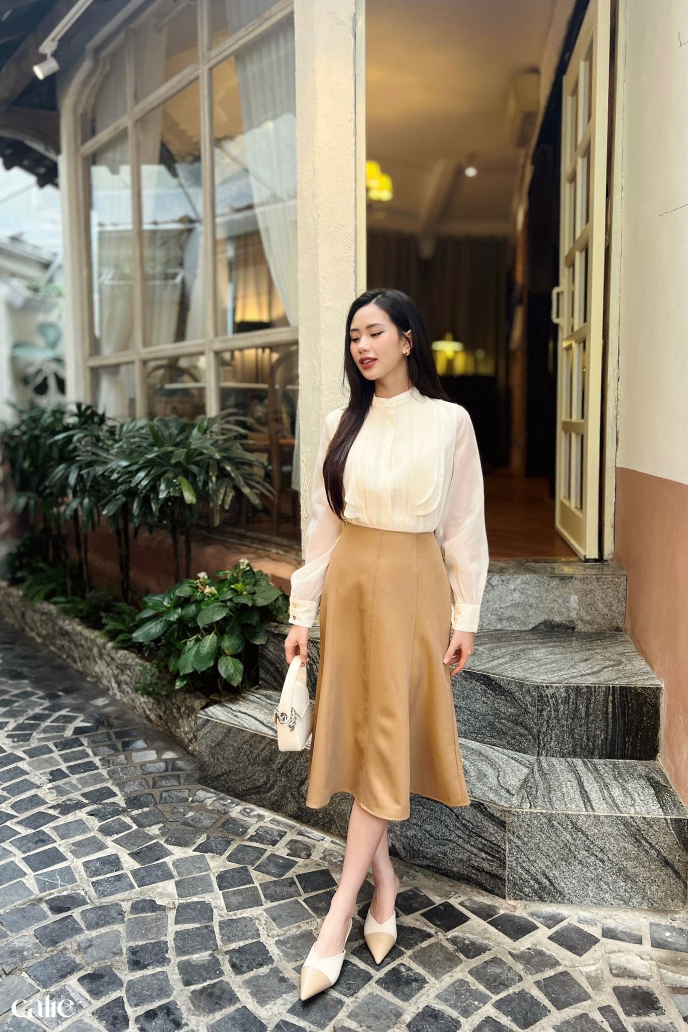 Áo tơ cách điệu xếp ly thân cổ tàu