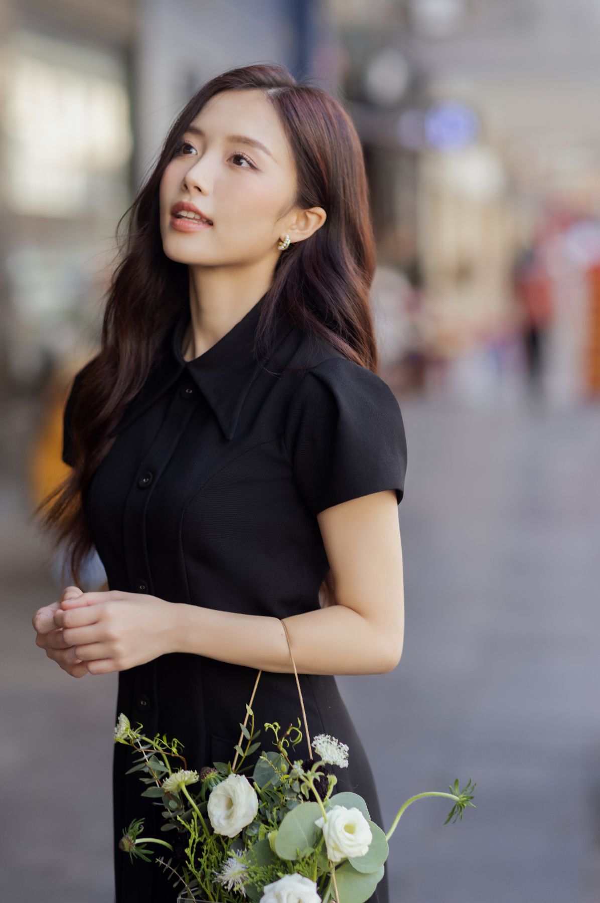 Váy dáng A cổ nhọn tay bồng trẻ trung