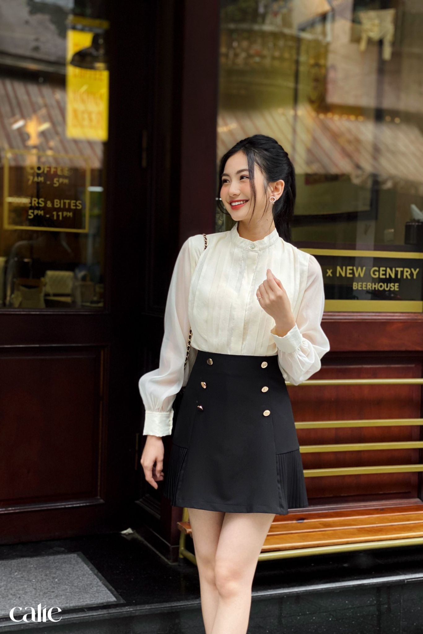 Chân váy A phối xếp ly gấu đính cúc