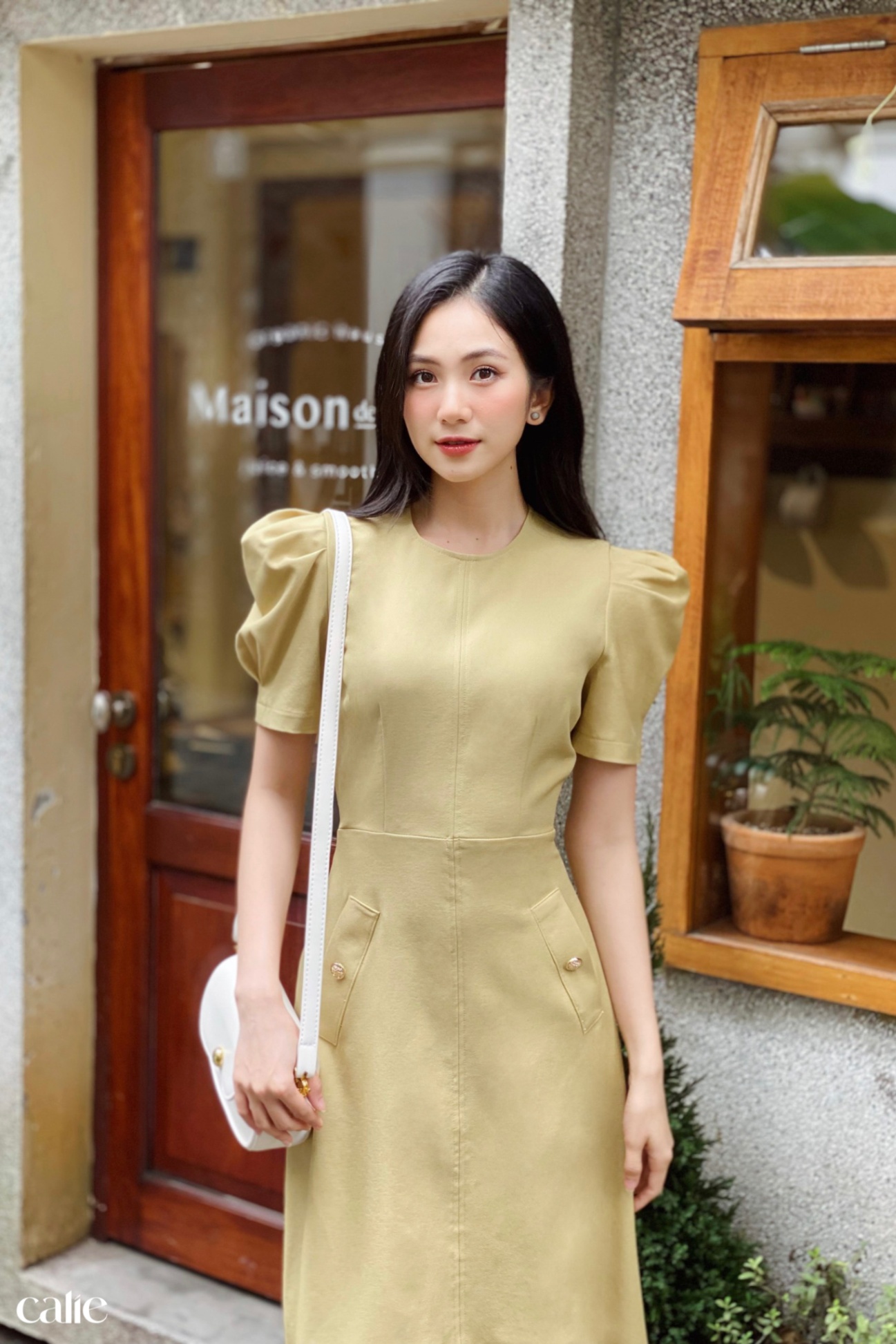 Váy liền midi tay bồng khuy sườn trang trí