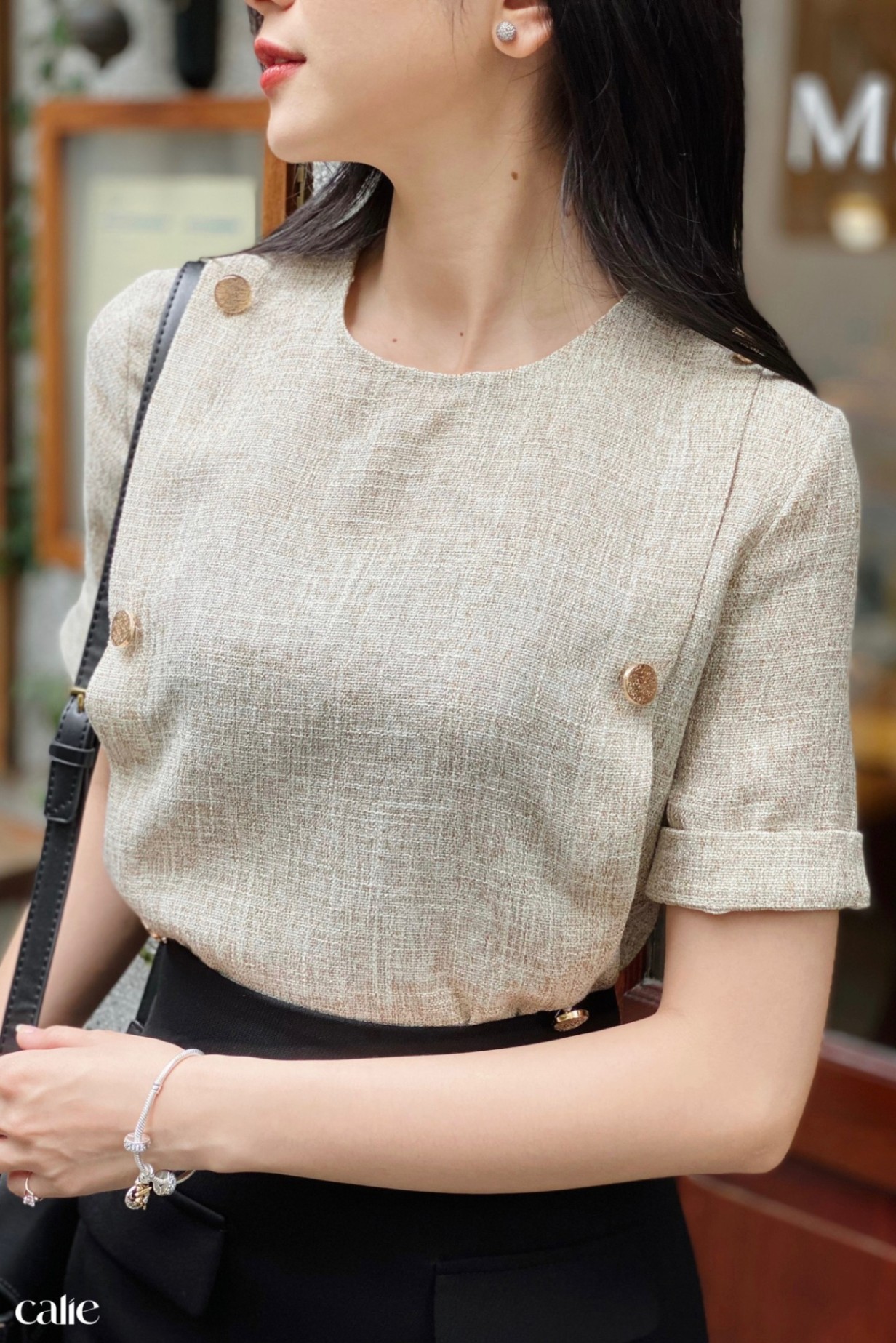Áo cách điệu tay cộc lơ vê đính cúc