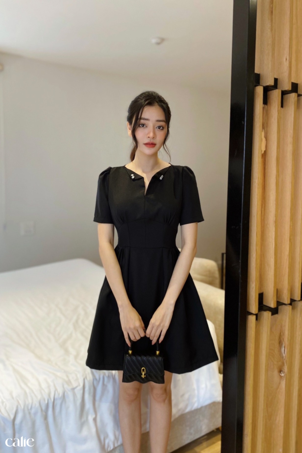 Váy dáng xòe chiết eo cổ cách điệu