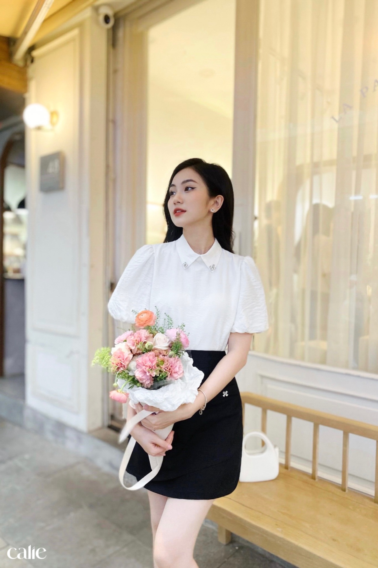 Áo cách điệu cổ sen đính đá tay bồng