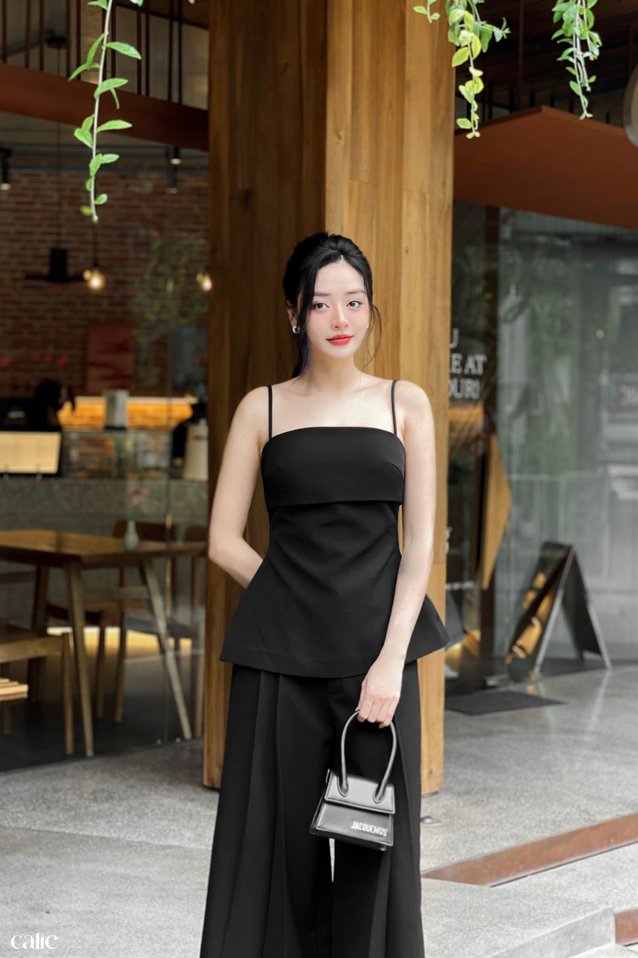 Áo 2 dây đáp ngực lượn sườn