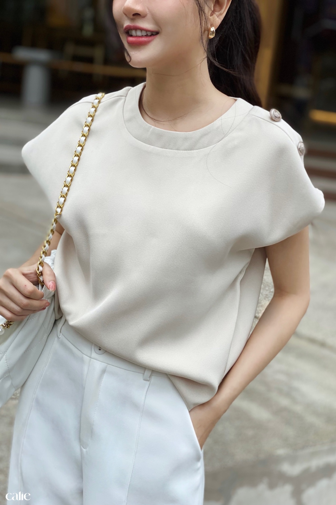 áo cổ tròn tay chờm đính khuy vai