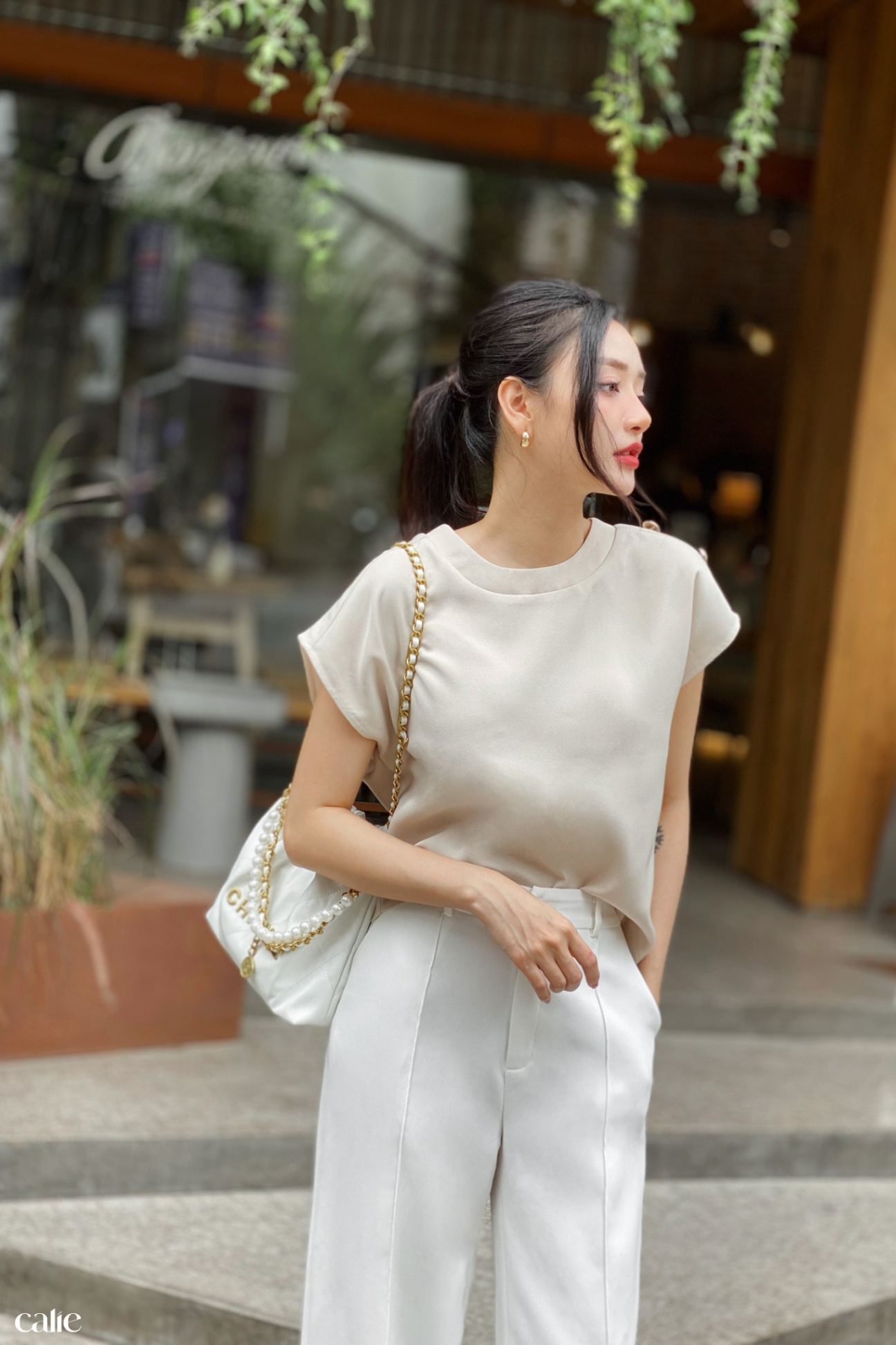 áo cổ tròn tay chờm đính khuy vai