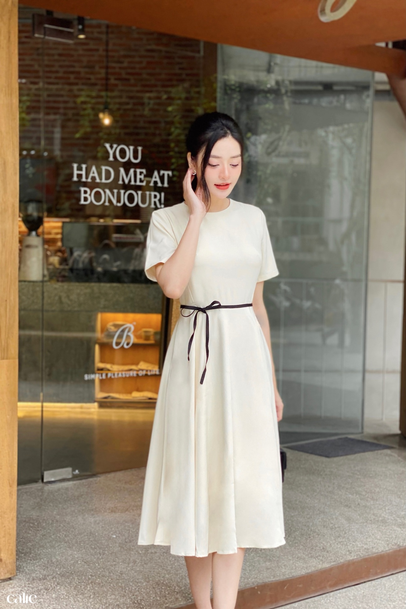 váy midi dáng A cổ tròn buộc nơ eo