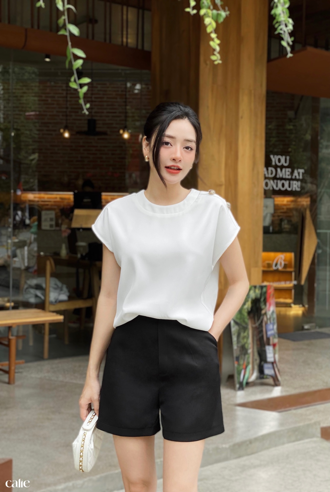 áo cổ tròn tay chờm đính khuy vai