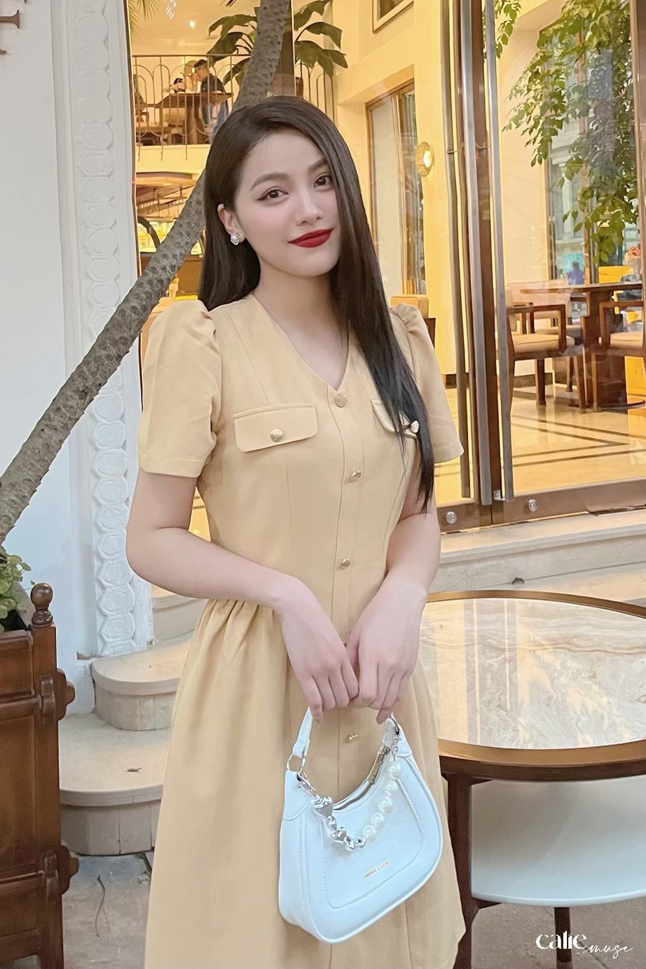 Váy dáng A cổ V nhún hông
