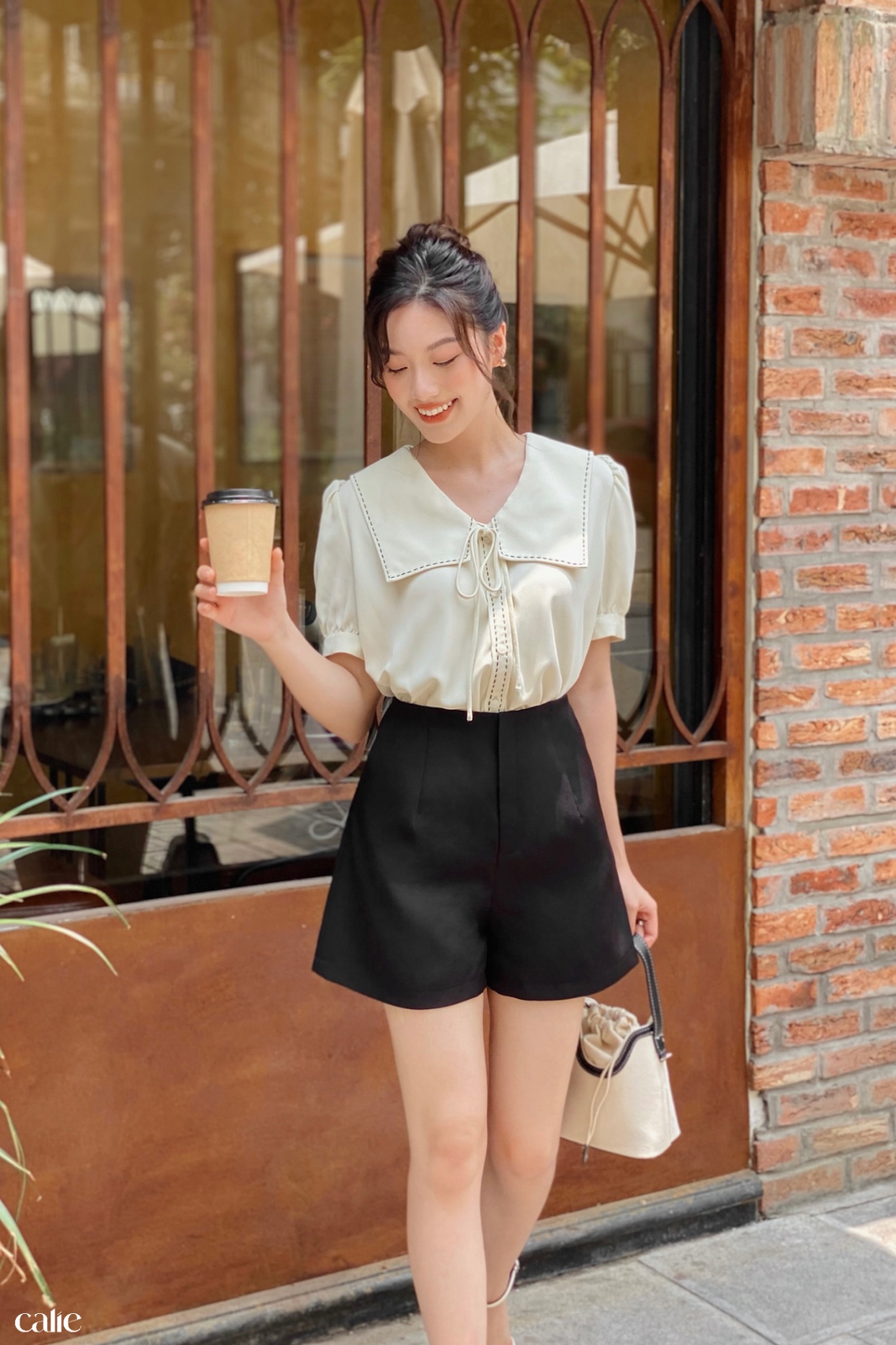 Áo cách điệu cổ diễu chỉ thắt nơ