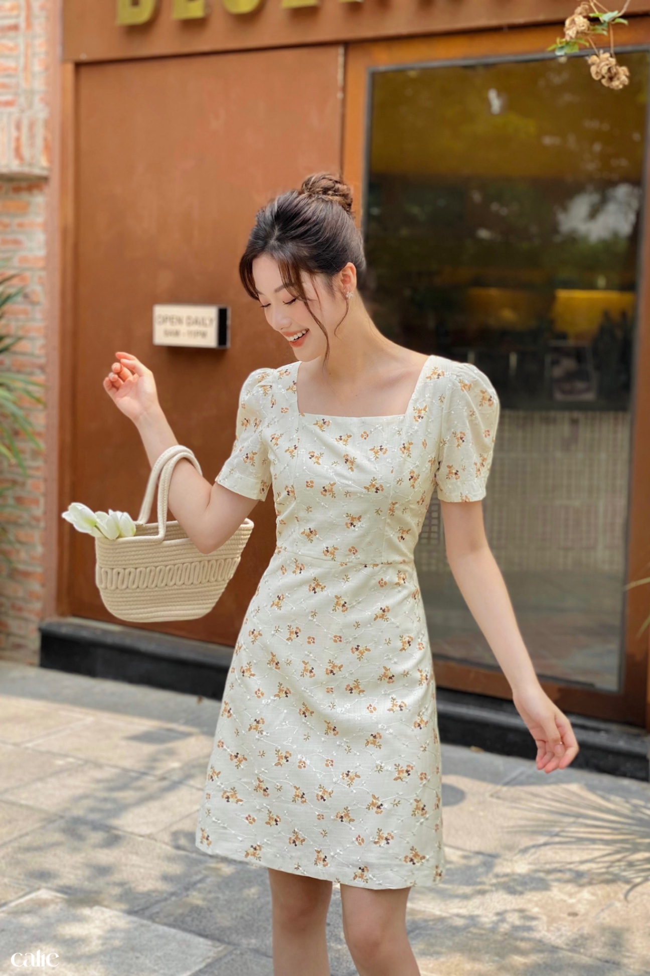 Váy dáng A cổ vuông tay bồng