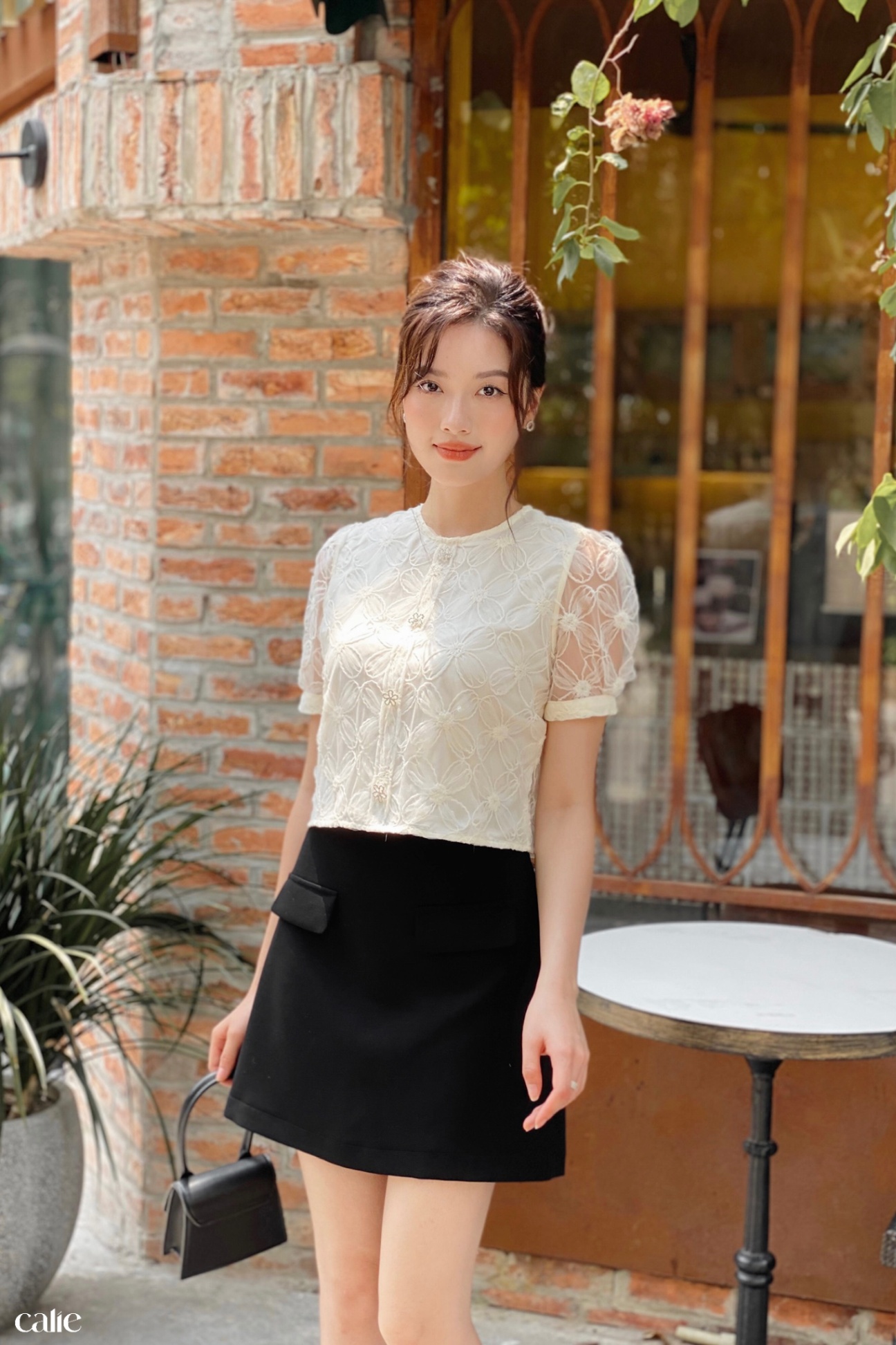 Áo croptop ren tay bồng