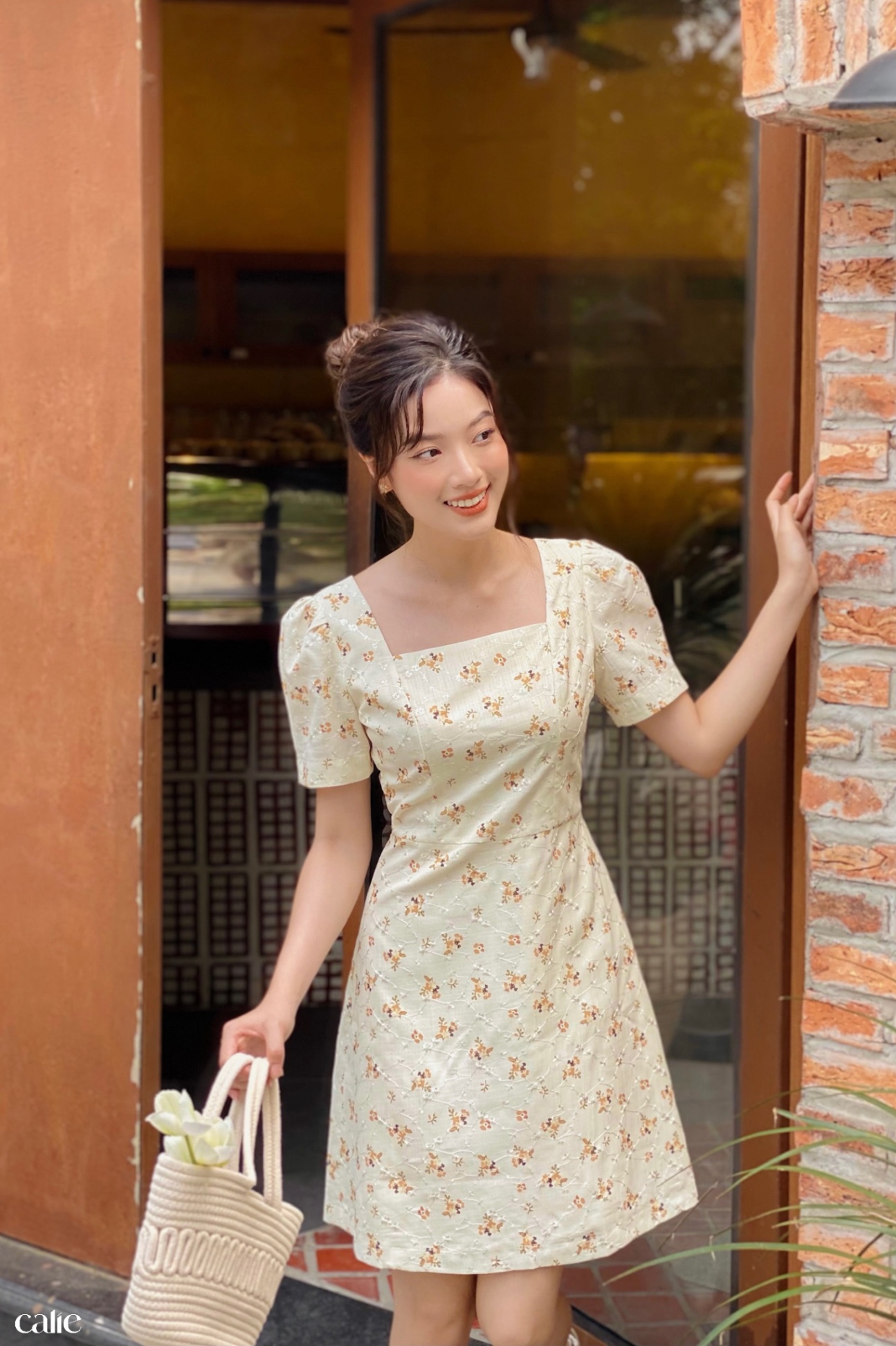 Váy dáng A cổ vuông tay bồng