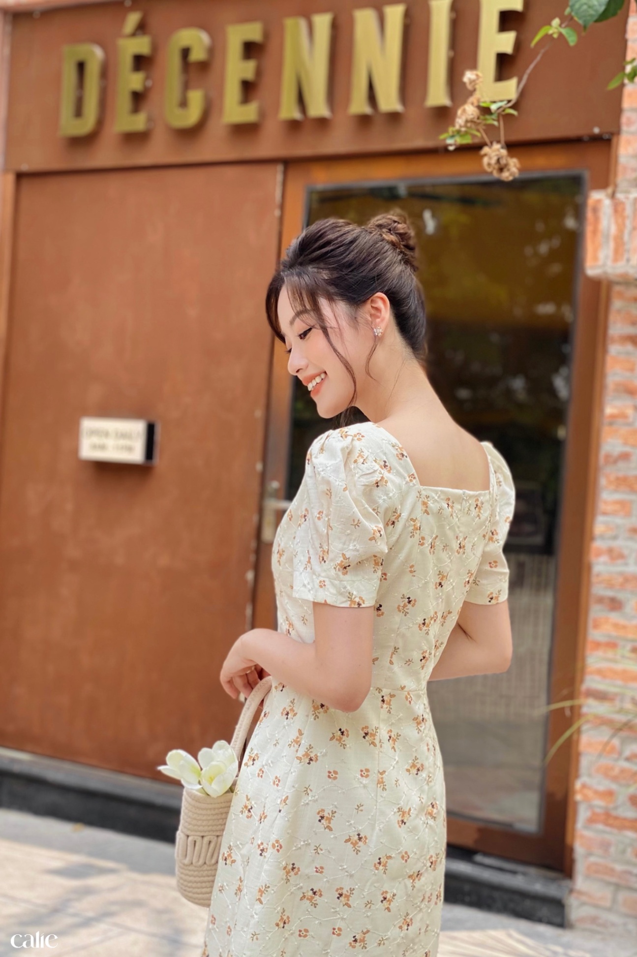 Váy dáng A cổ vuông tay bồng
