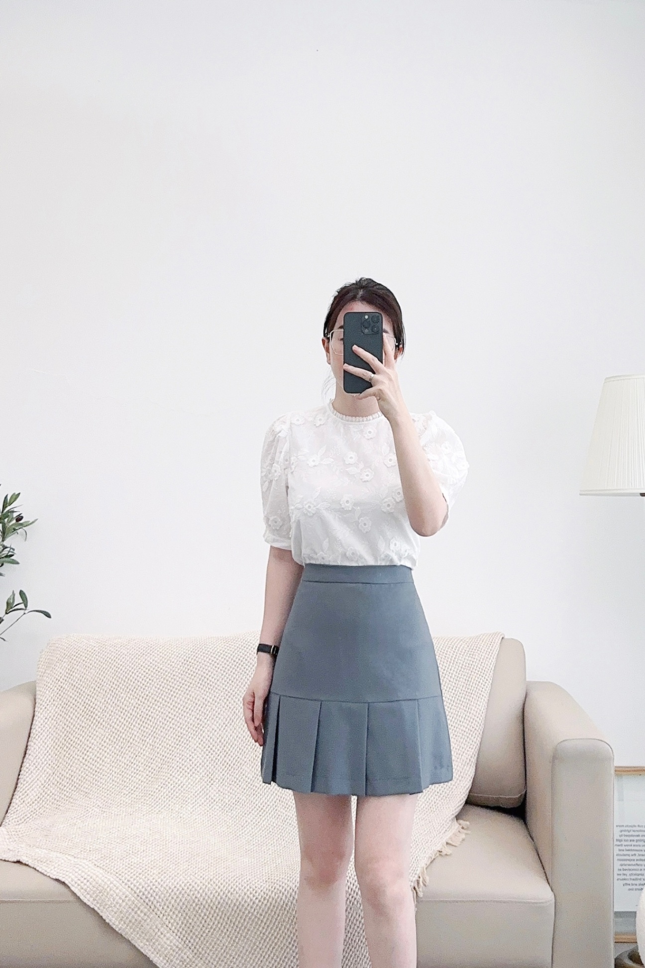 Áo cách điệu tay bồng cổ can ren