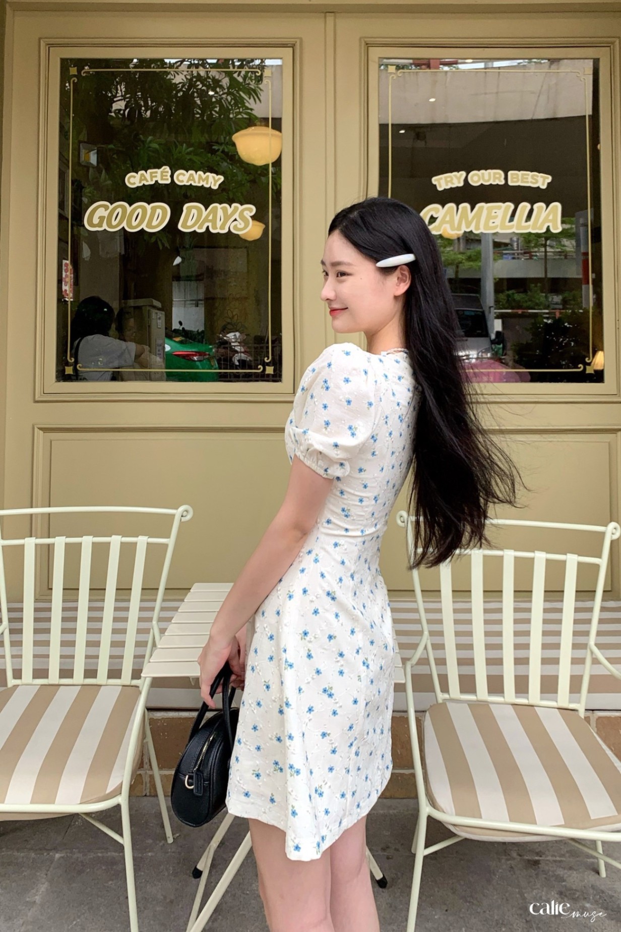 Váy dáng A cổ V tay bồng