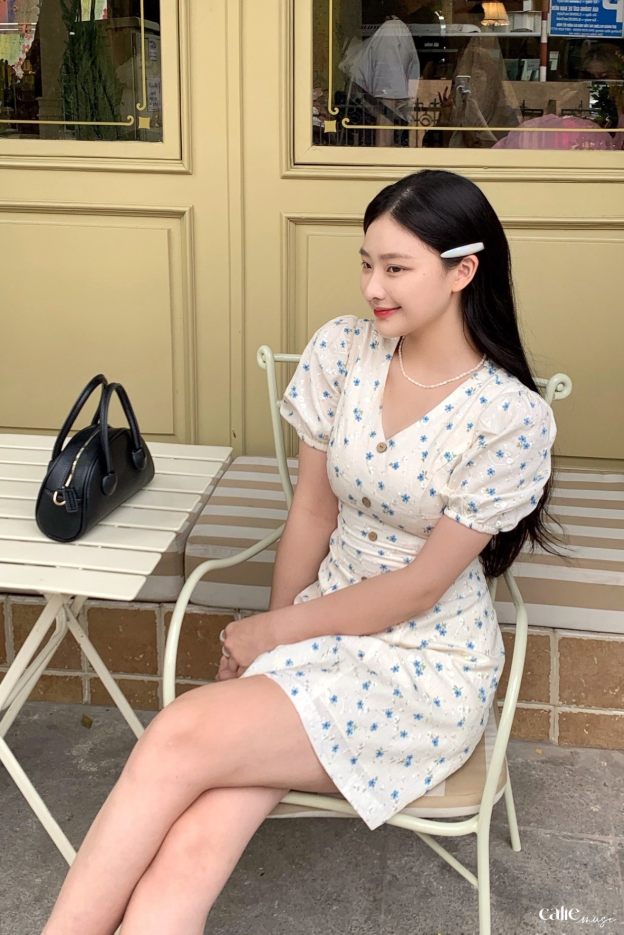 Váy dáng A cổ V tay bồng