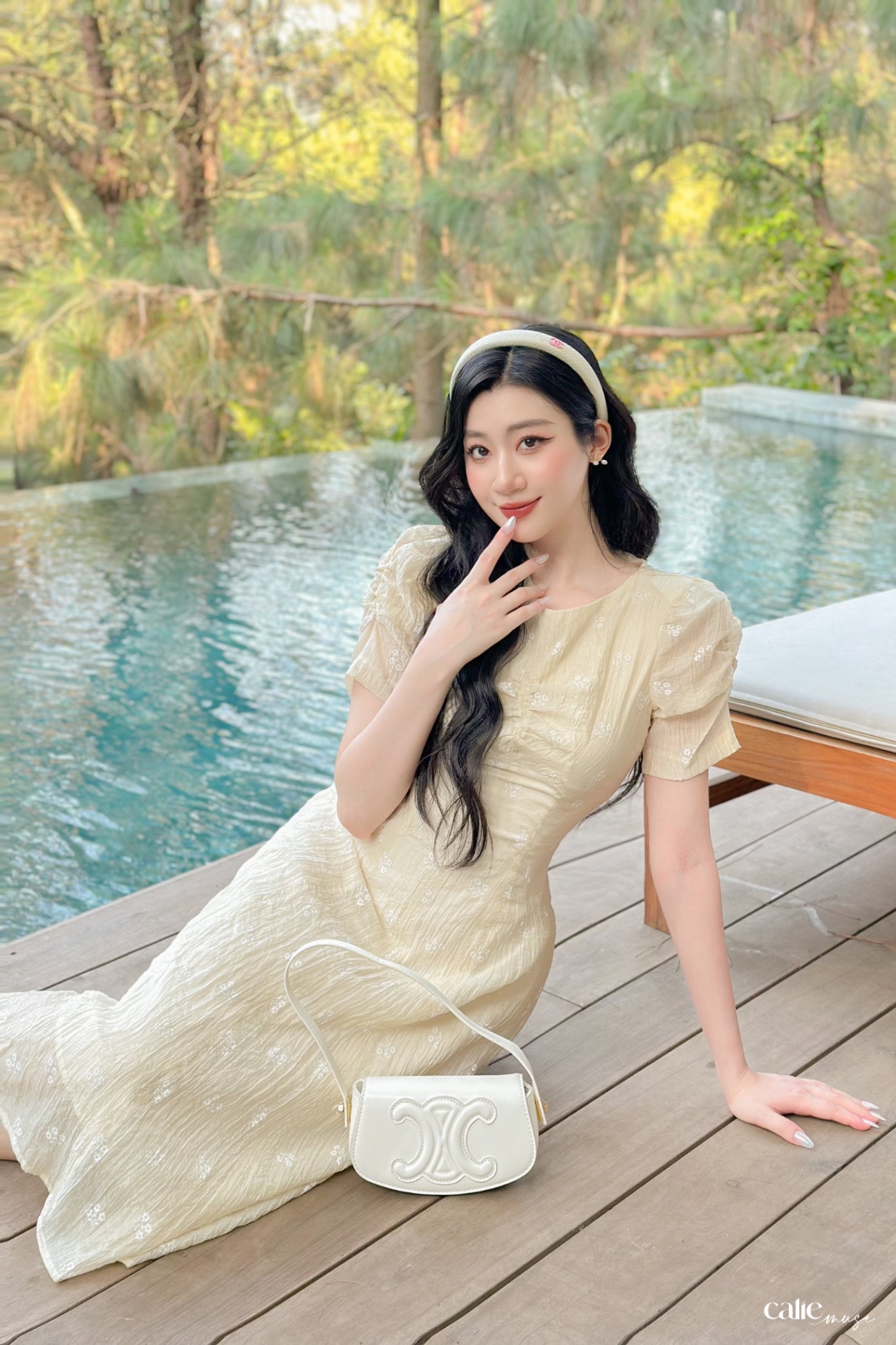 Váy dáng midi tay nhún chun cổ V can chân ngực