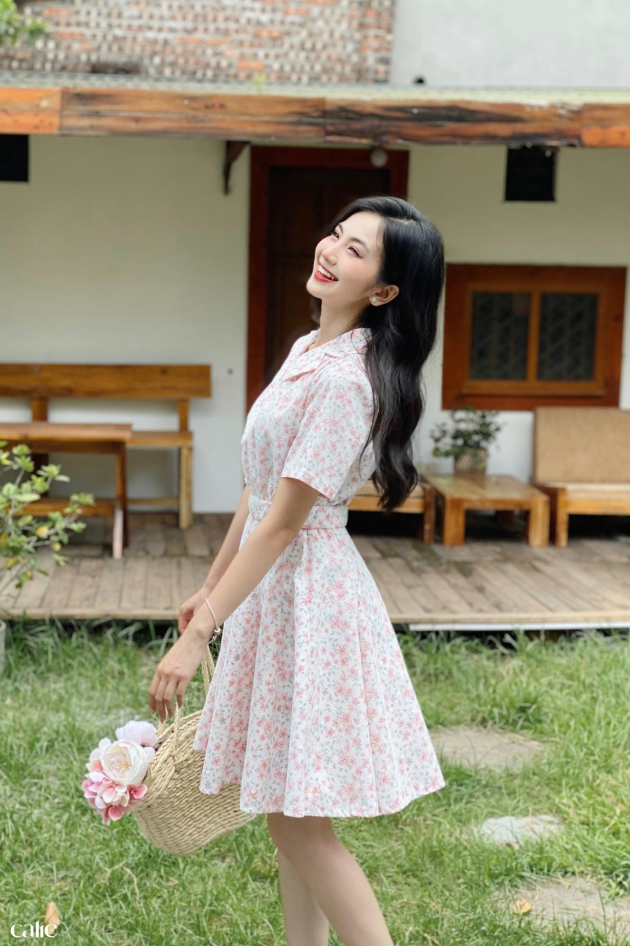 váy dáng A can xòe tùng cổ bẻ