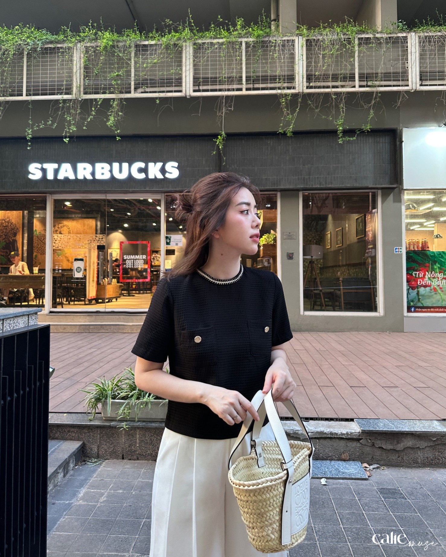 Áo cổ tròn ốp túi ngực  đính khuy kim loại