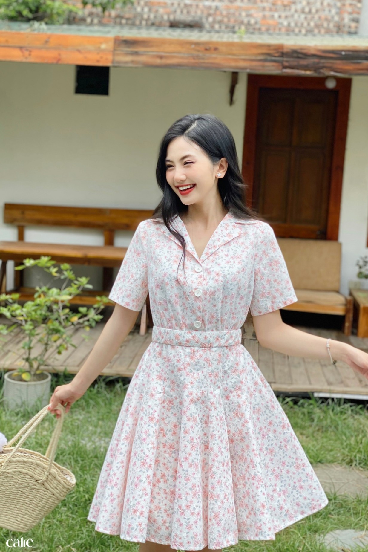 váy dáng A can xòe tùng cổ bẻ