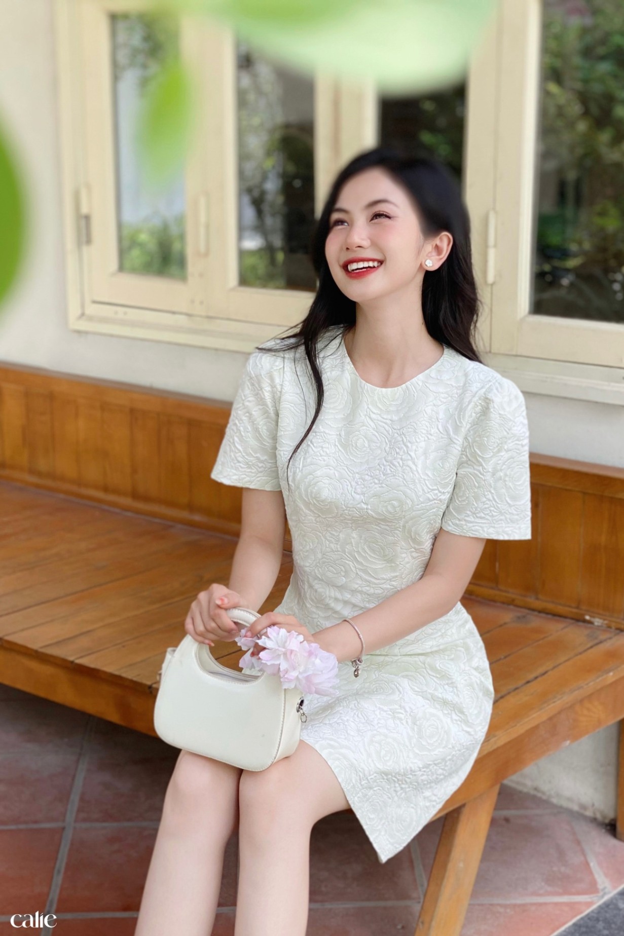 Váy dáng A cổ tròn tay thường nhún vai