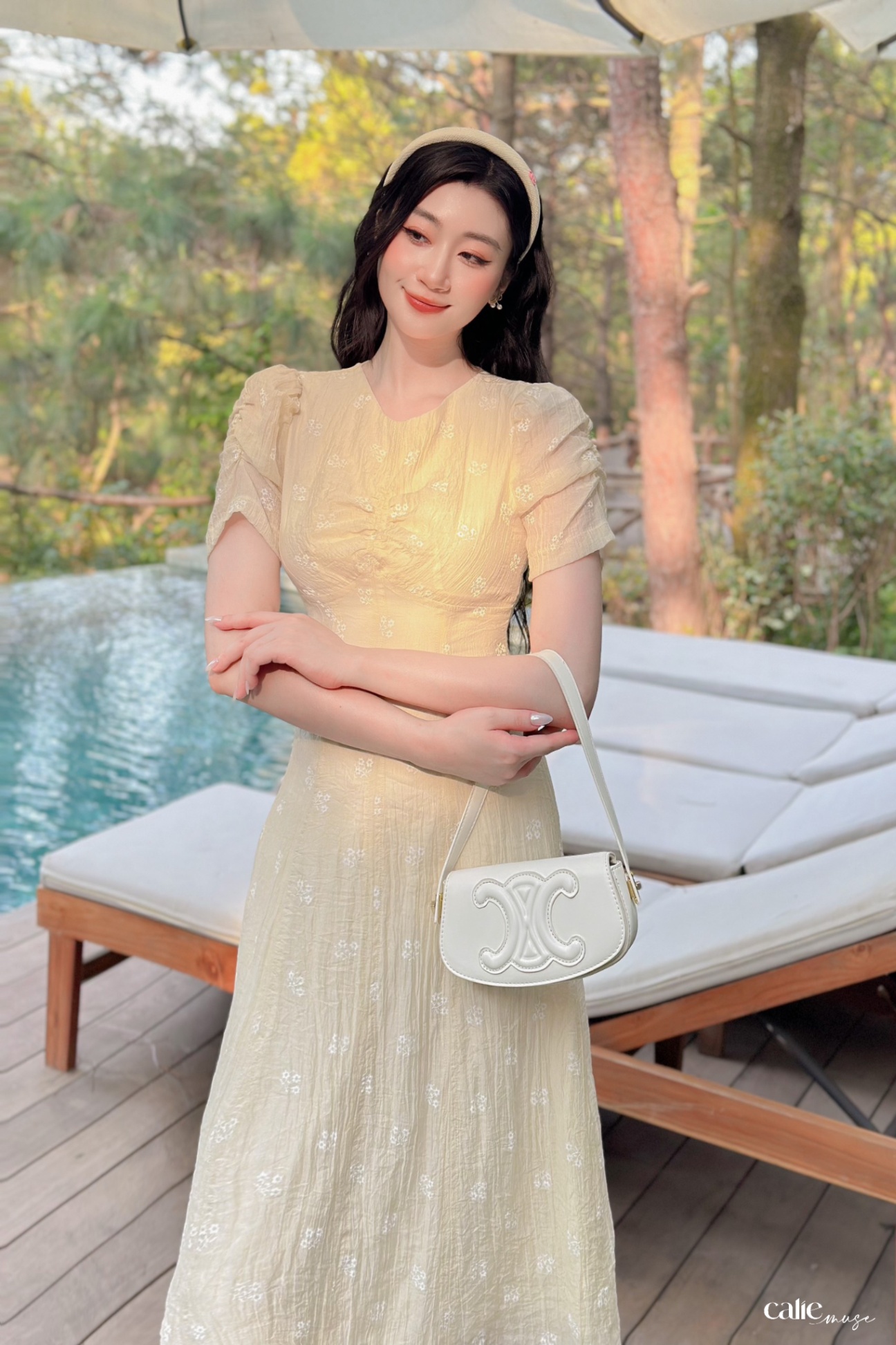 Váy dáng midi tay nhún chun cổ V can chân ngực