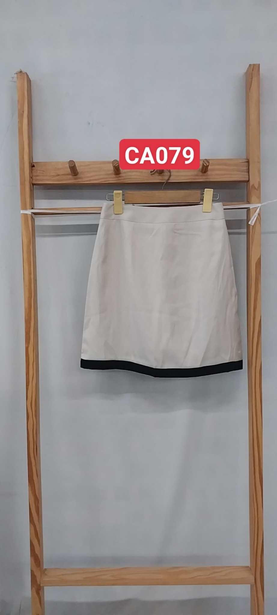 Chân váy A basic phối viền gấu
