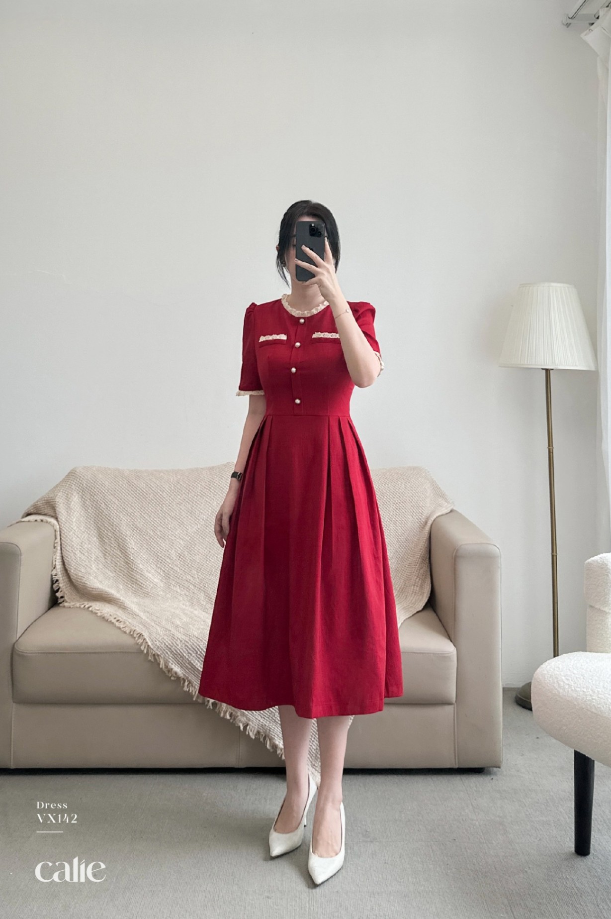 Váy dáng xòe phối ren cổ,túi cơi ngực