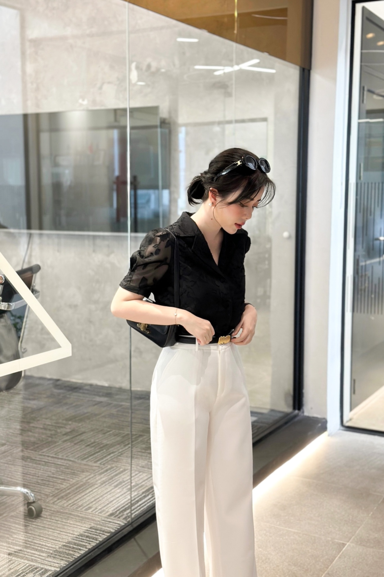 Áo dáng suông cổ vest tay bồng