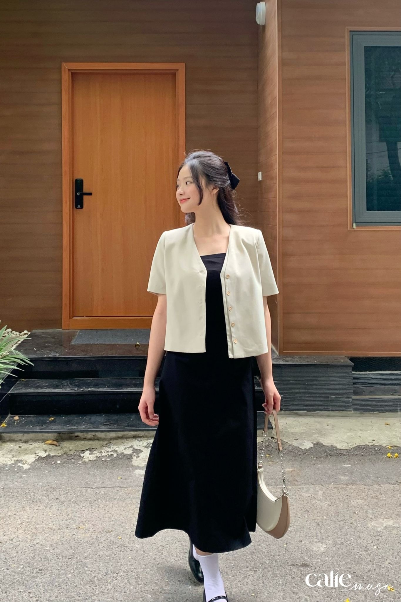 Chân váy dáng A midi xẻ sau