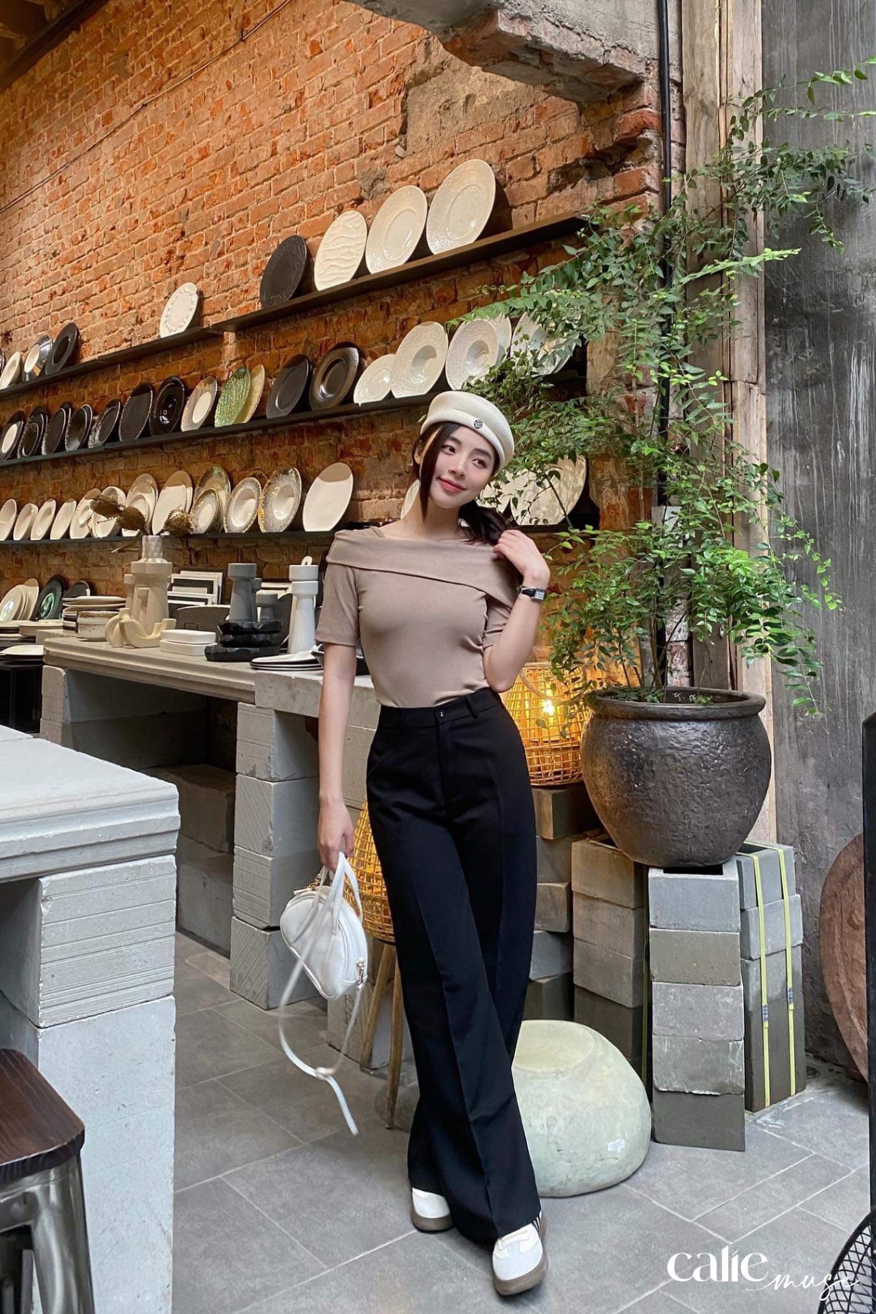 Áo dệt kim đáp vai tay ngắn