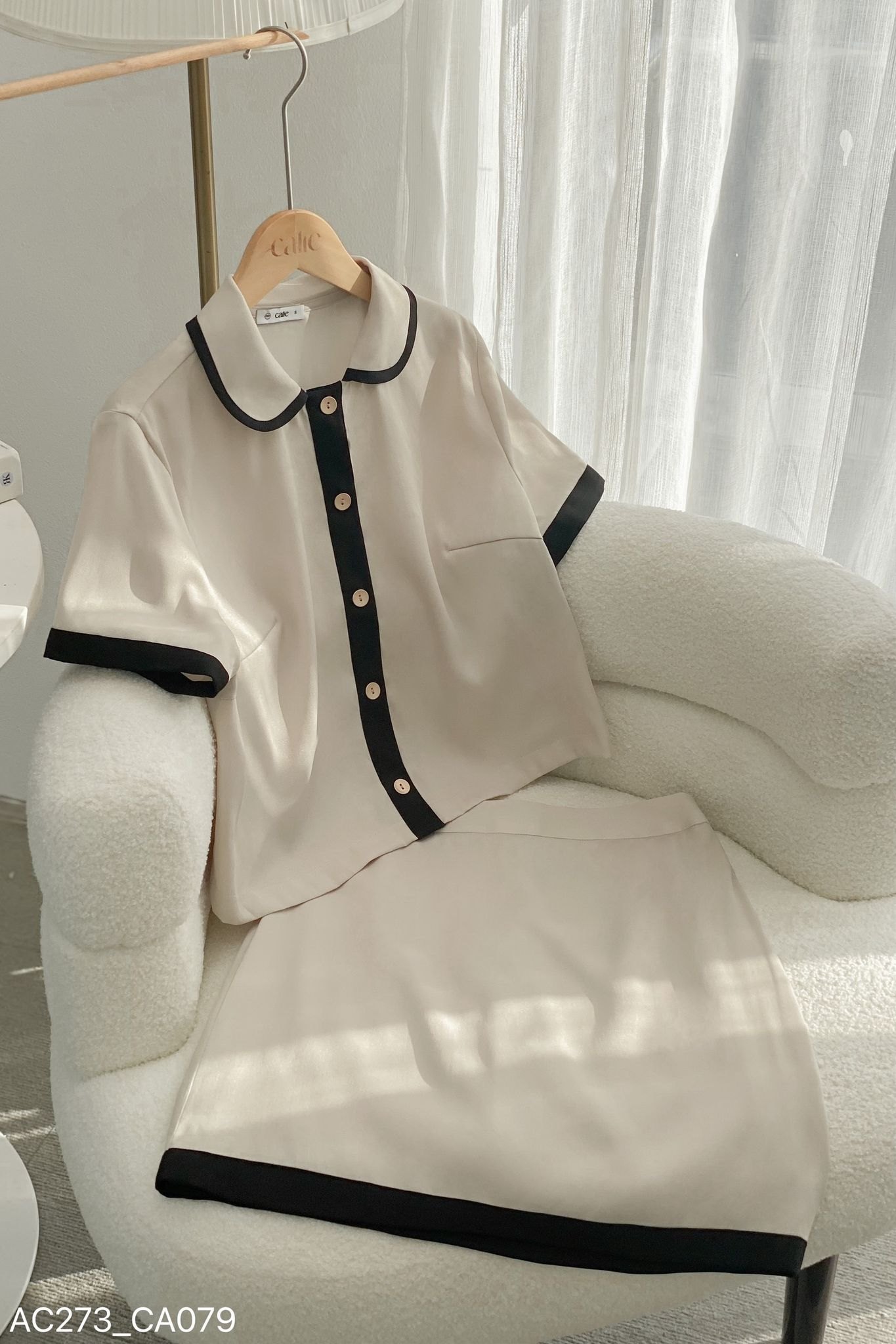 Chân váy A basic phối viền gấu
