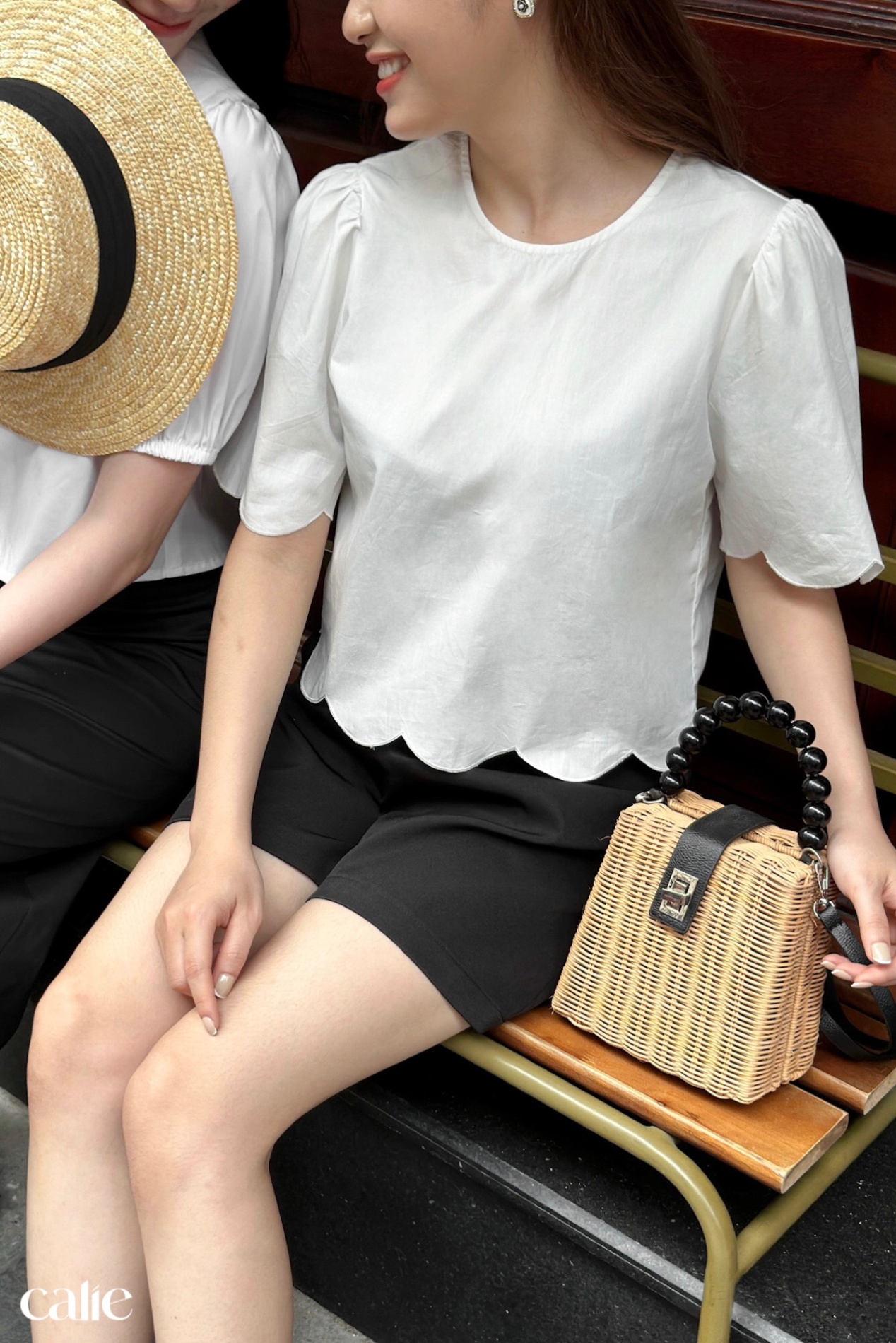 Áo croptop lượn gấu